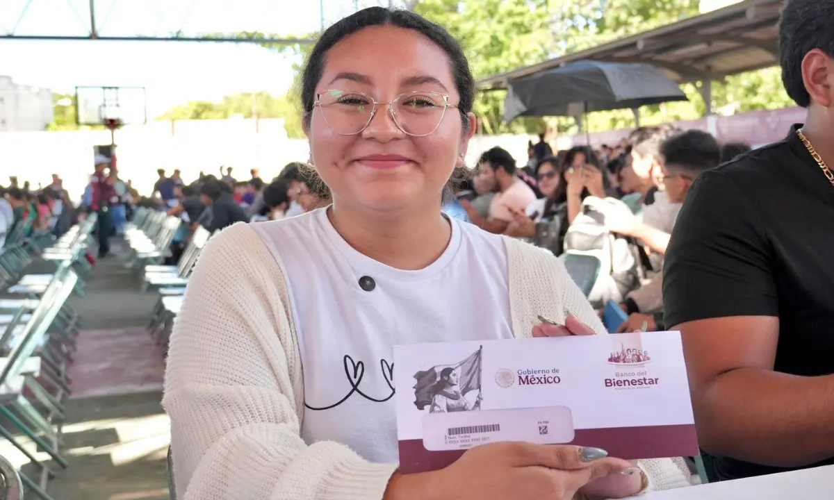 Estudiante beneficiaria del programa Juventudes Renacimiento en Yucatán Foto: Secretaría de Bienestar en Yucatán