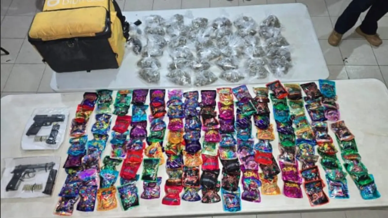 Los presuntos narcomenudistas disfrazaban la sustancia con envoltorios de dulces/Foto: Armando de la Rosa