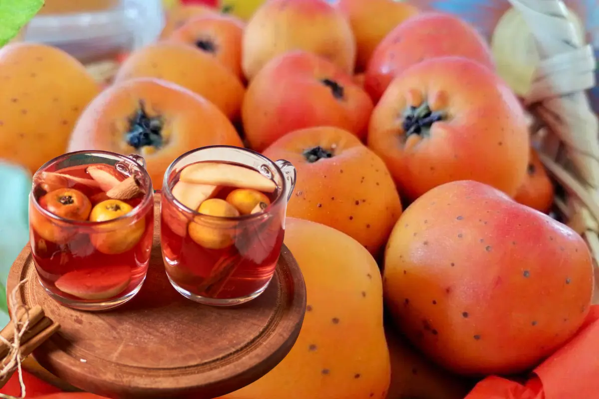 Navidad 2025: El tejocote es la estrella de la época decembrina. Foto: FB Feria Agro Artesanal del Tejocote | Canva