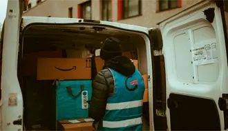 Mensajería y reparto en boom: cómo crecen las contrataciones por temporada decembrina