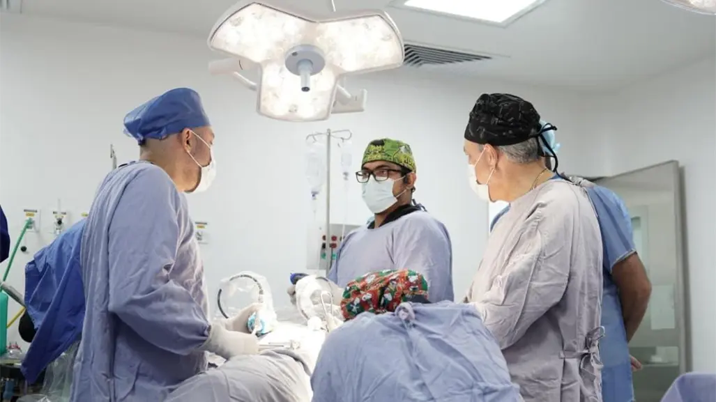 Primer robot quirúrgico en el sector público llega a hospital del Edomex; así funcionará