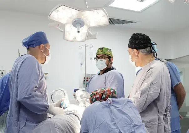 Primer robot quir&uacute;rgico en el sector p&uacute;blico llega a hospital del Edomex; as&iacute; funcionar&aacute;