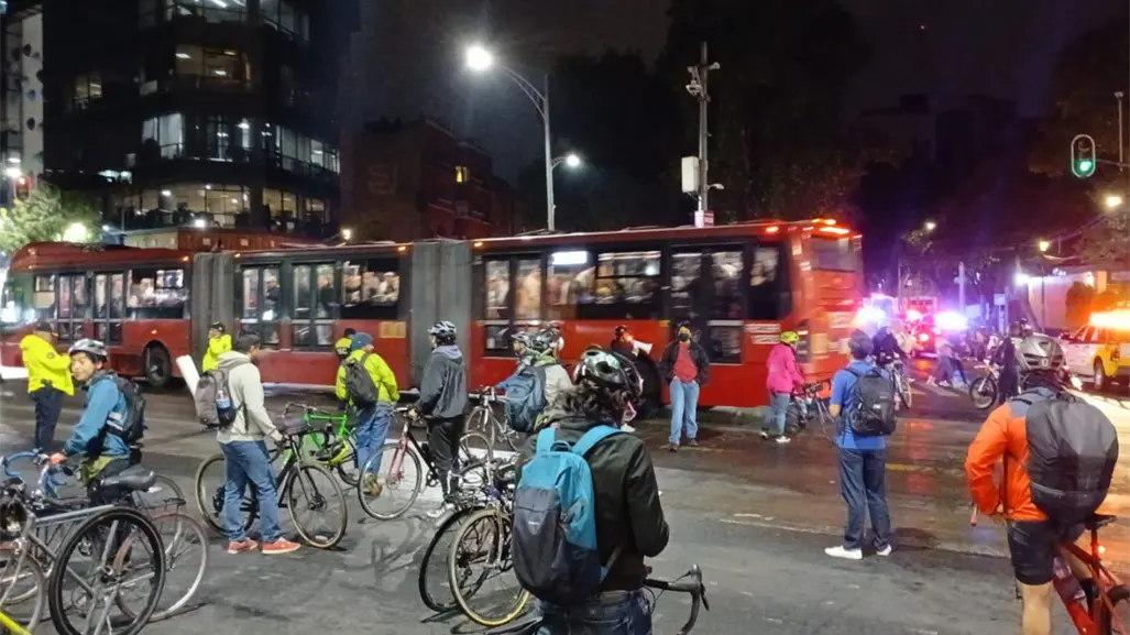 Ciclistas realizan una protesta "Posadas y Bicis" para exigir mejoras en la infraestructura vial de CDMX