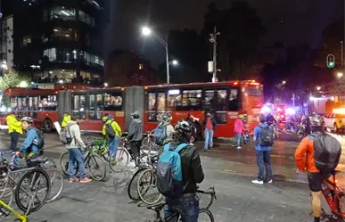 Ciclistas realizan una protesta "Posadas y Bicis" para exigir mejoras en la infraestructura vial de CDMX