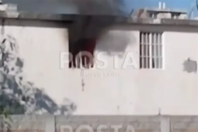 La oportuna intervención de protección civil evitó tragedias al extinguir un incendio en una casa de la colonia Villas del Arco. Foto: Raymundo Elizalde