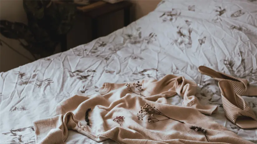 imagen recuadro La PGJE informó que el agresor habría rociado una sustancia inflamable sobre el colchón con la intención de causar daño a su pareja. Foto: Canva