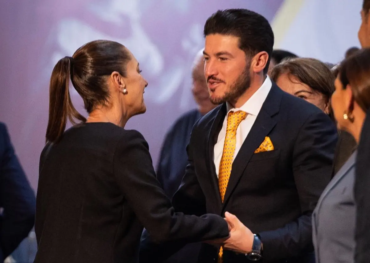 El gobernador de Nuevo León, Samuel García, saluda a la presidenta de México, Claudia Sheinbaum Pardo, durante la Sesión del Consejo Nacional de Seguridad Pública realizado en Palacio Nacional. Foto: Facebook Samuel García