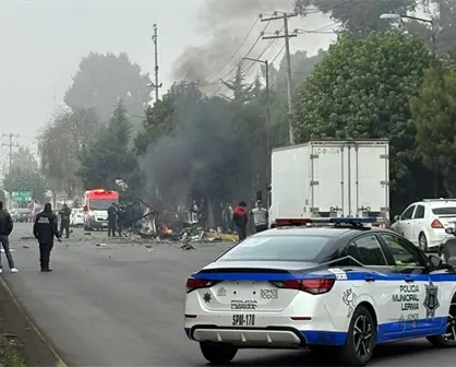 VIDEO | Se incendia taxi en Lerma, Edomex; autoridades ya atienden el incidente