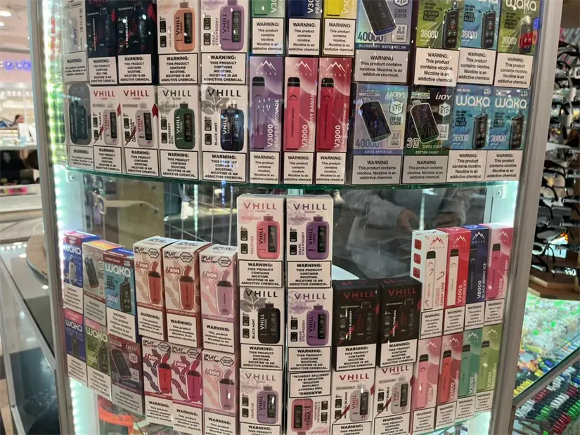 imagen recuadro La nueva ley federal contra la venta de vapeadores no detiene su comercialización en diversos lugares de Nuevo León. Foto: Yarince Torres