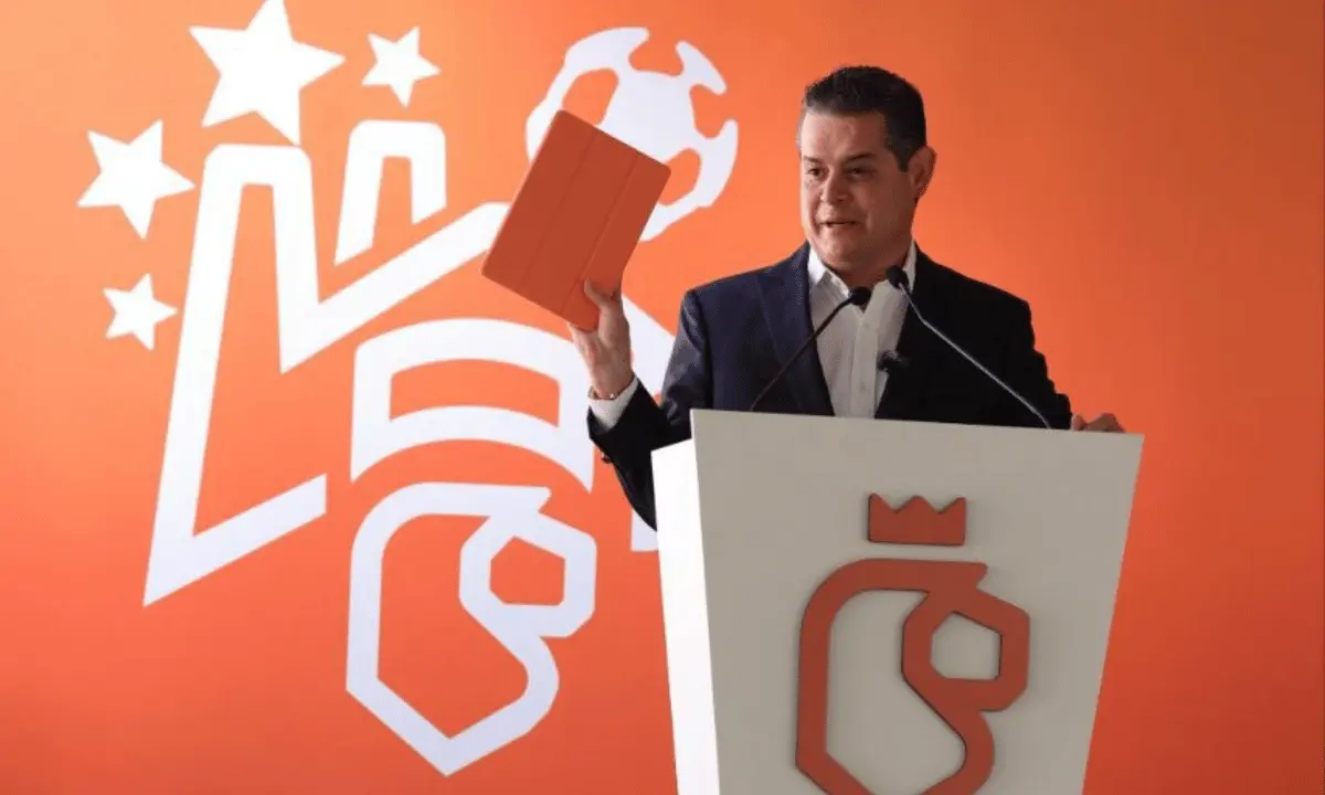 El Icifed explicó que este esquema reconoce a estudiantes con alto aprovechamiento escolar y les dota de dispositivos que fortalecen su desarrollo educativo. Foto: Instituto Constructor de Infraestructura Educativa y Deportiva.