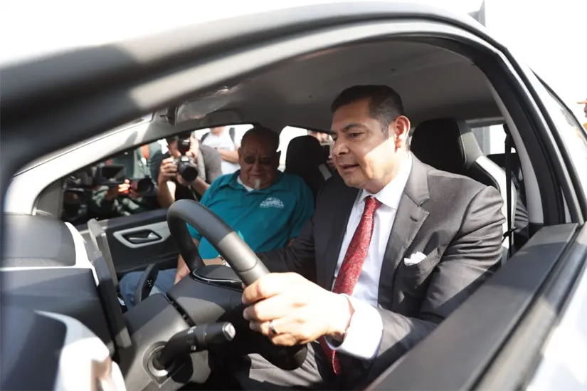 imagen recuadro La encuesta Enkoll ubicó, a un año de su administración, en 60% la aprobación del mandato del gobernador poblano. Foto: Jafet Moz