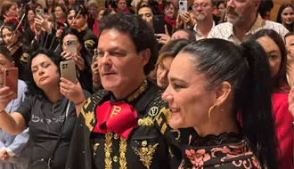 Pedrito Fernández le canta Las Mañanitas a la Virgen de Guadalupe en San Pedro