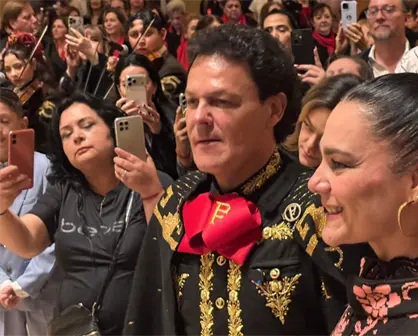 Pedrito Fernández le canta Las Mañanitas a la Virgen de Guadalupe en San Pedro