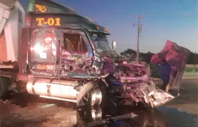 Choque entre tráileres desata caos vial en el boulevard Miguel de la Madrid en Guadalupe