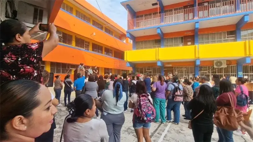 imagen recuadro El predio de la escuela se obtuvo cuando la presidencia municipal esta a cargo de Francisco Medina Cedillo | Foto: Axel Hassel