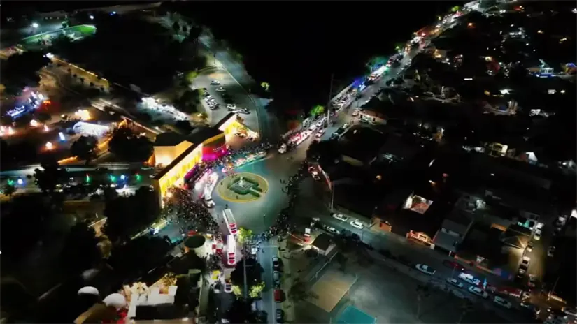 imagen recuadro El recorrido del desfile navideño 2025 en Nuevo Laredo empieza a las 6 de la tarde | Foto: gobierno de Nuevo Laredo