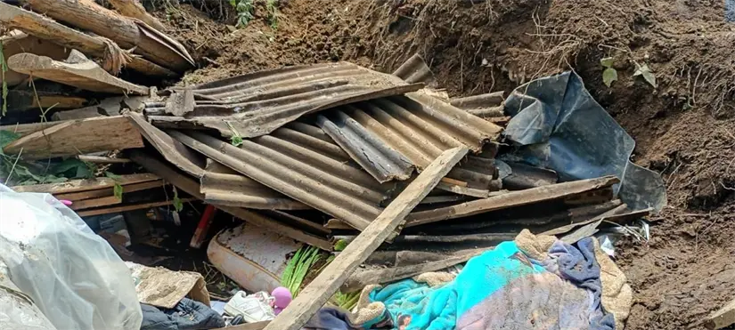 imagen recuadro Pese que ambos fueron recatados de entre los escombros, fallecieron en el Hospital General de Amecameca horas más tarde. Foto: Especial