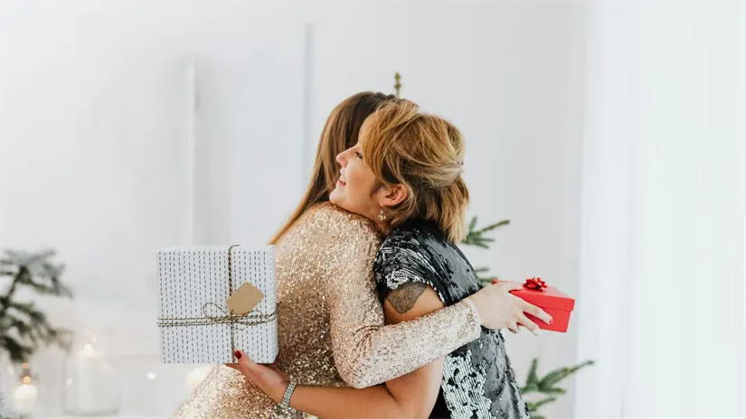 Imagen alusiva a una entrega de regalos Foto: Canva