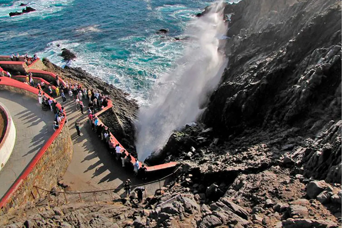 La Bufadora, ícono de Ensenada, Baja California, donde las temperaturas han bajado algunos grados de 0°C. Foto: Turismo México.