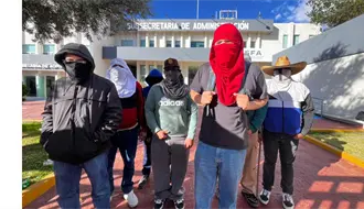 Estudiantes de la Normal de Aguilera toman oficina de Finanzas de Durango