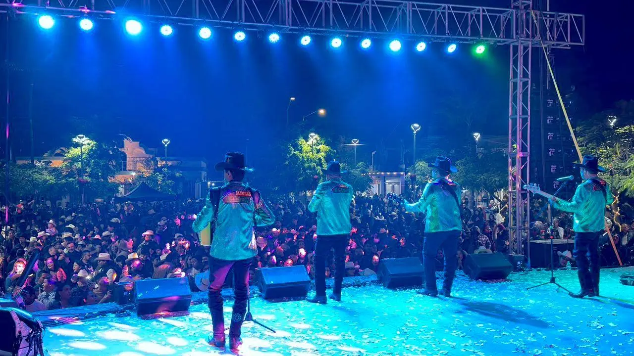 Los Alegres de la Sierra fueron uno de los grupos que aperturaron esta celebración. Foto: Más Noticias BCS / Faceboo,