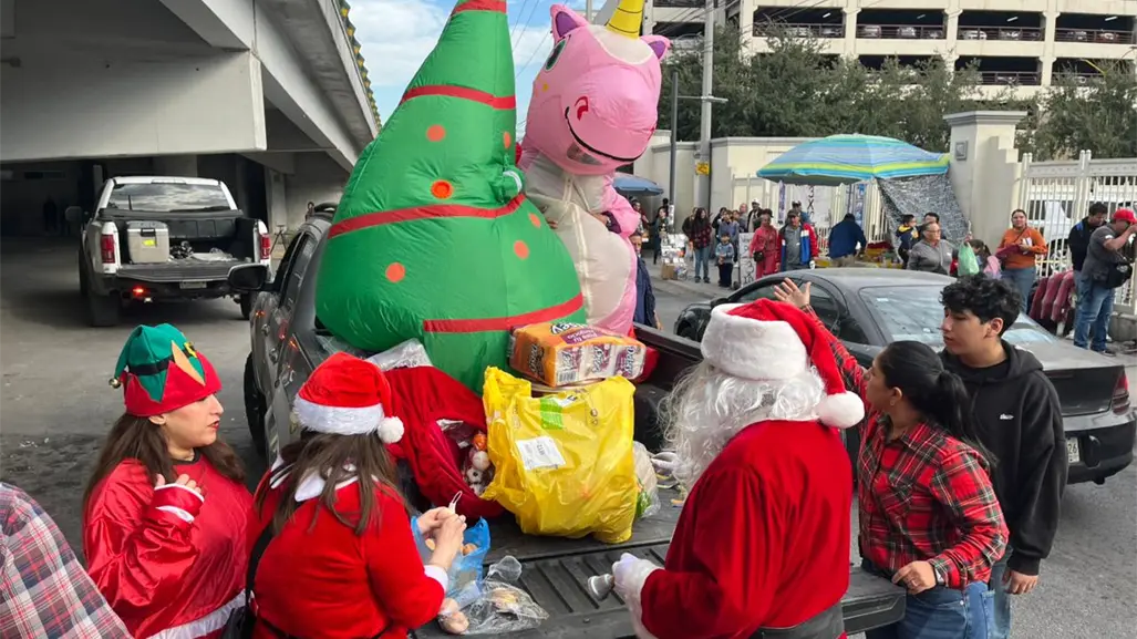 Fiscalía de Nuevo León ilumina la Navidad: Lleva comida, juguetes y esperanza a familias en el Hospital Universitario