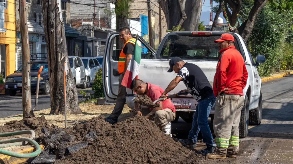 Vecinos de Tlalnepantla hartos: exigen renuncia de directivos por casi mil fugas sin reparar