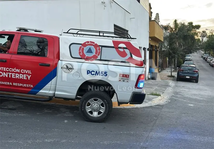 Elementos de Protección Civil de Monterrey en la zona donde fue atacado el joven. Foto: POSTA.