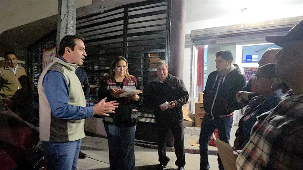 Jesús Nava logra apoyo de empresarios para afectados por incendio en la colonia Zimix