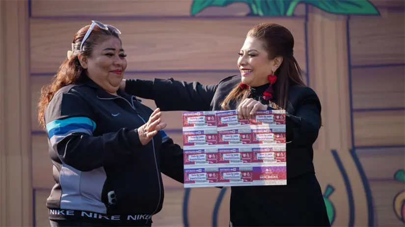 imagen recuadro Entrega de vales Mercomuna por Clara Brugada| Gobierno CDMX