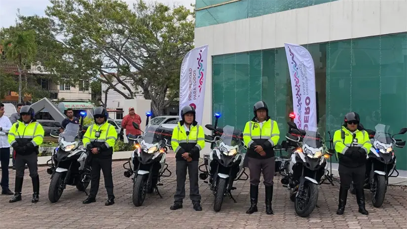 Pese a que algunos agentes de tránsito están siendo investigados por prácticas indebidas, se entregaron equipo de trabajo | Foto: Axel Hassel
