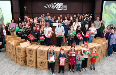 Cruzan 868,000 cajas de regalos por puente internacional de Nuevo Laredo, ¿para quiénes son?