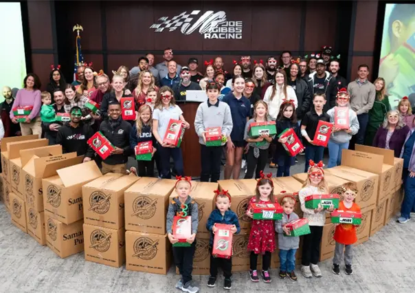 Cruzan 868,000 cajas de regalos por puente internacional de Nuevo Laredo, ¿para quiénes son?