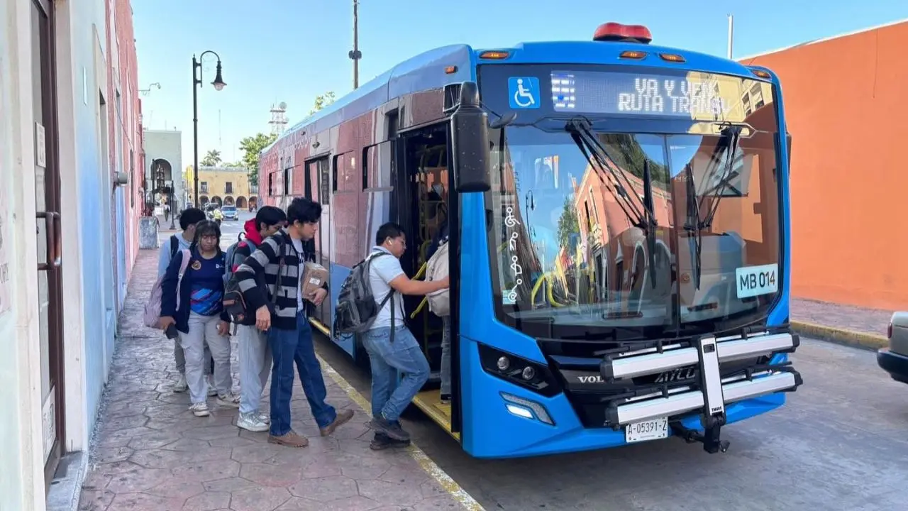 El Va y Ven fue introducido con un transporte público más moderno. Foto: Canva | Cortesía