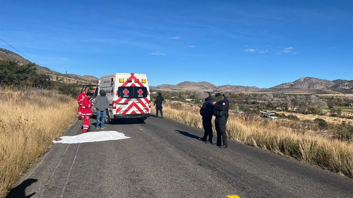 La Cruz Roja Mexicana delegación Canatlán acudió al lugar, pero la persona ya había fallecido. | Foto: Cruz Roja Canatlán.