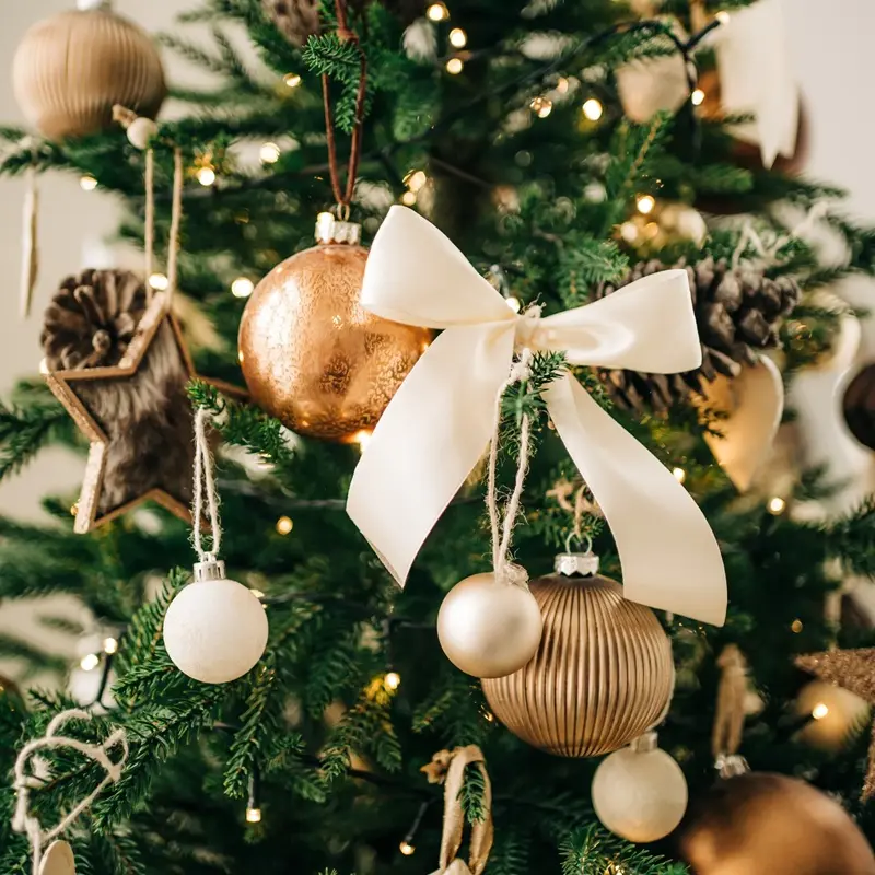 imagen recuadro Los pinos naturales navideños deben tener atención especial para evitar que se sequen en corto tiempo. Foto: Glamour México