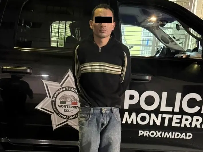 Brayan Fernando R tras ser detenido y presentado por las autoridades. Foto: Policía de Monterrey.