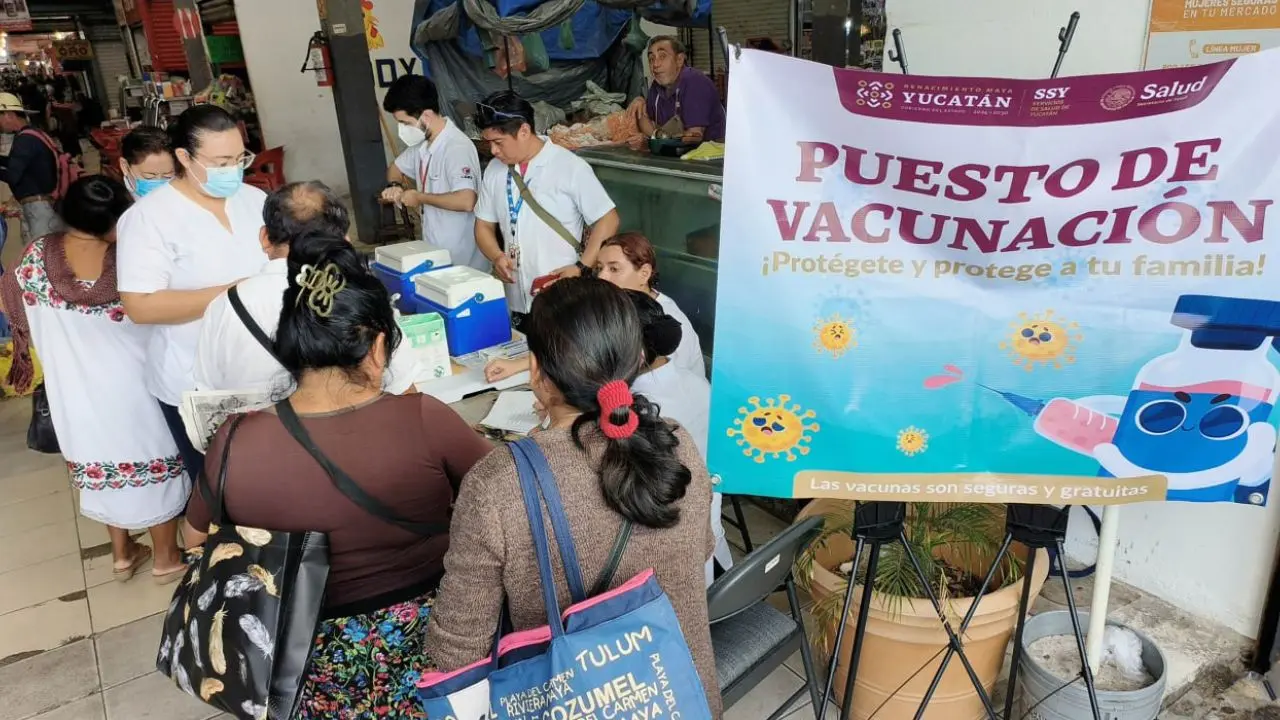 Aspecto de un puesto de vacunación instalado en el mercado San Benito de Mérida.- Fuente Gobierno del Estado