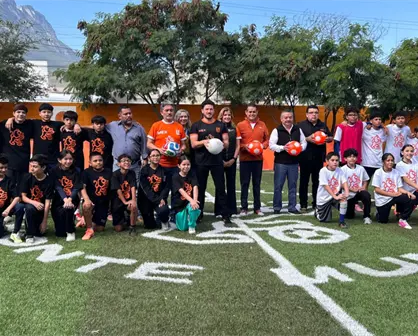 Samuel García inaugura la cancha 372 del Mundialito Escolar