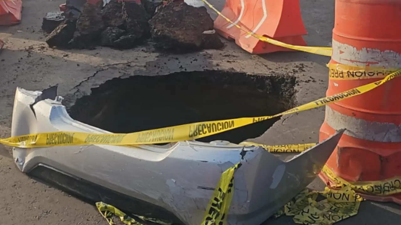 Los socavones inundaron las vialidades de la CDMX, por lo que se convirtieron en una gran problemática. Foto: Luis Antonio Alfaro