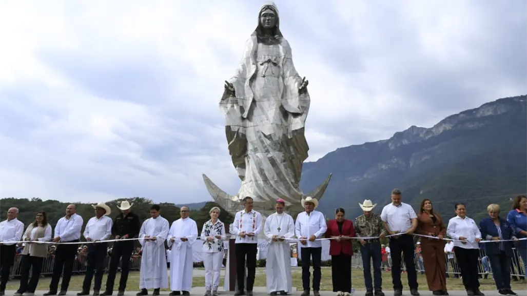 Virgen de la Misericordia es estregada por Américo y María de Villarreal en El Chorrito en Tamaulipas