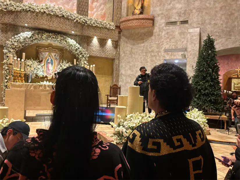 El cantante Pedrito Fernández le trajo serenata a la Virgen de Guadalupe. Foto: POSTA.