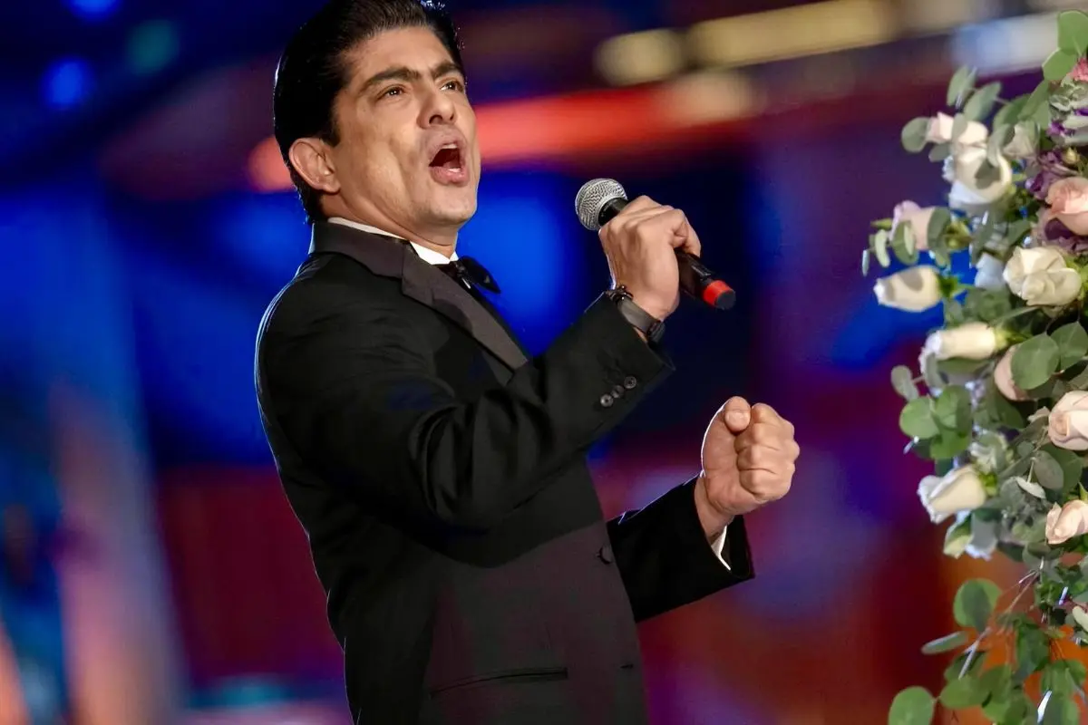 Víctor García ofreció una interpretación llena de fe en el templo mariano. (FOTO: Renato Ortega y Luis Ortega POSTA ENTRETENIMIENTO)