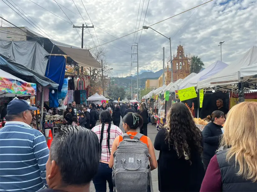 imagen recuadro Mercado al aire libre fuera de la Basílica de Guadalupe Foto: POSTAMX