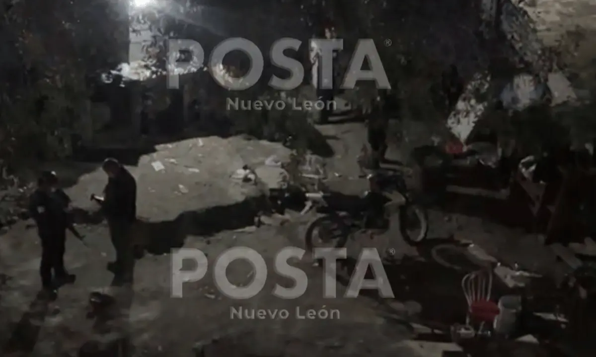 Tras el reporte de detonaciones, elementos de la policía municipal y estatal acudieron al lugar, donde localizaron a una persona sin vida. Foto: POSTA.