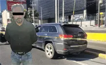 Detienen a hombre con camioneta robada en Monterrey Detienen a hombre con camioneta robada en Monterrey