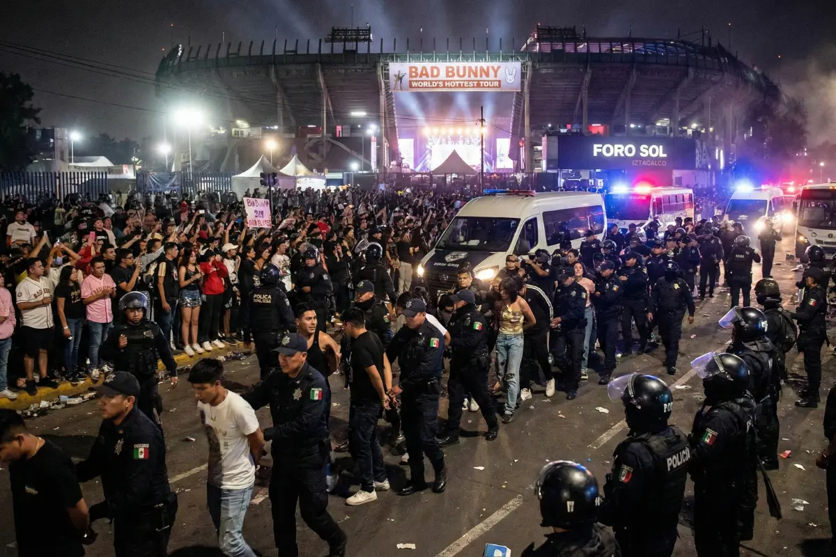 Caen menores y revendedores en el tour de Bad Bunny: Así fue el saldo del operativo en CDMX. Foto: IA