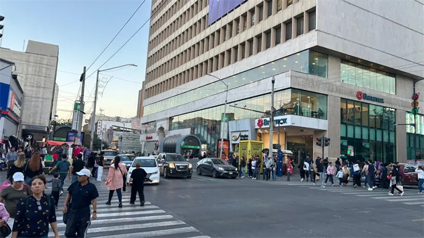imagen recuadro El Centro de Monterrey se llena de gente en diciembre/Foto: Jorge López