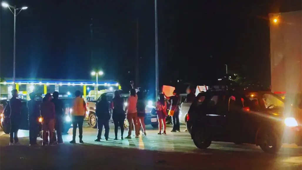 Bloquean la carretera Mérida-Umán: vecinos protestan por estación de gas cercana a viviendas