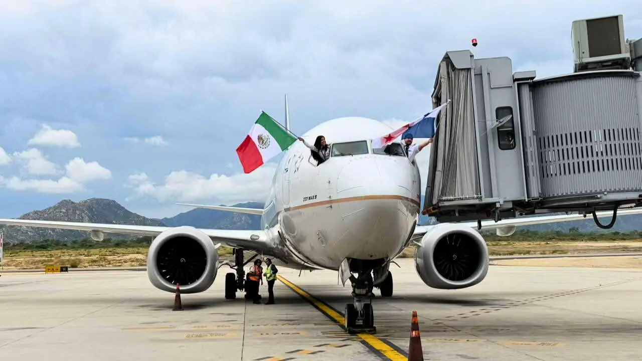 La llegada del primer vuelo directo desde Panamá marcó el inicio de una nueva ruta internacional hacia Los Cabos, operada por Copa Airlines. Foto: Noticias LosCabos Primero / Facebook